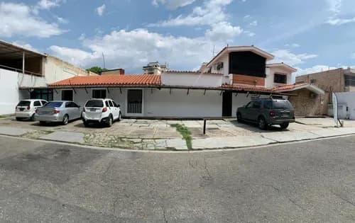 Casa Comercial En Alquiler Urb. San José De Tarbes, Valencia. Detrás De La Torre Bod. Gerardo Hurtado