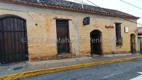 Cf // 'local Recién Remodelado En Excelente Ubicación, Con Nuevo Piso Y Cocina , Iluminación Y Espacios Versátiles Para Adaptarse A Diferentes Tipos De Negocios, El Hatillo // Mls #24-18842