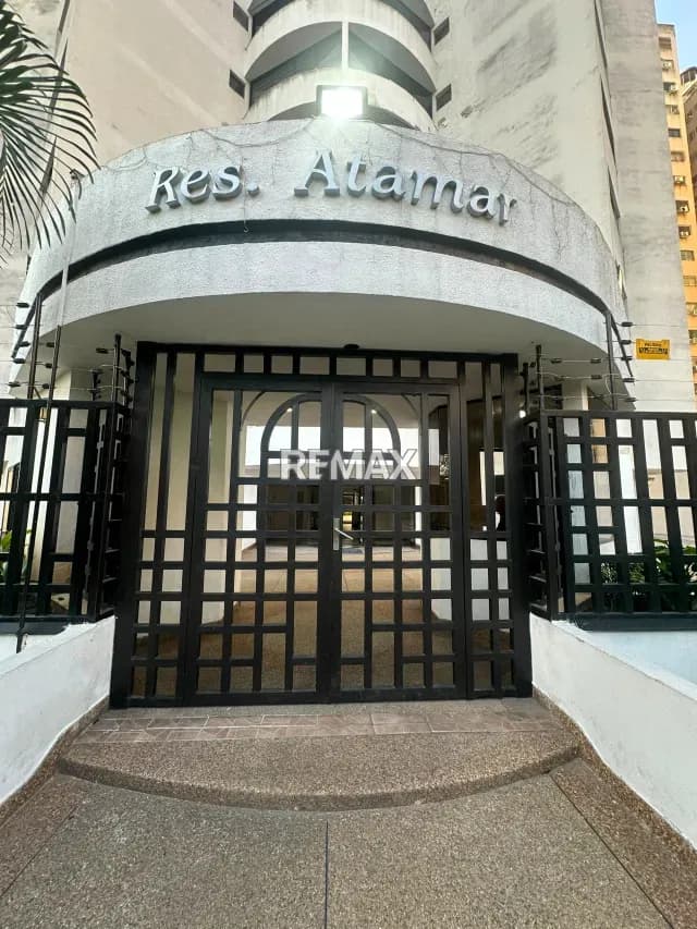 EN VENTA APARTAMENTO RES. ATAMAR URB. LAS CHIMENEAS