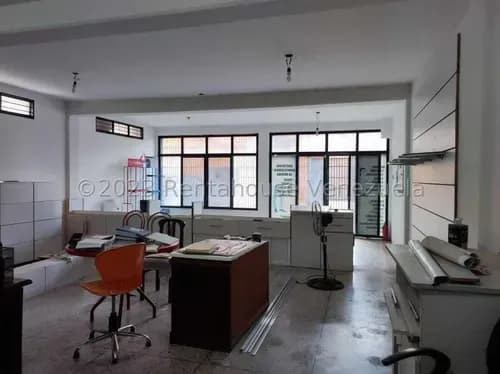 Excelente Local Comercial De 160m2 En Alquiler En Zona Centro Este Barquisimeto / Hector Piña / 25-20655