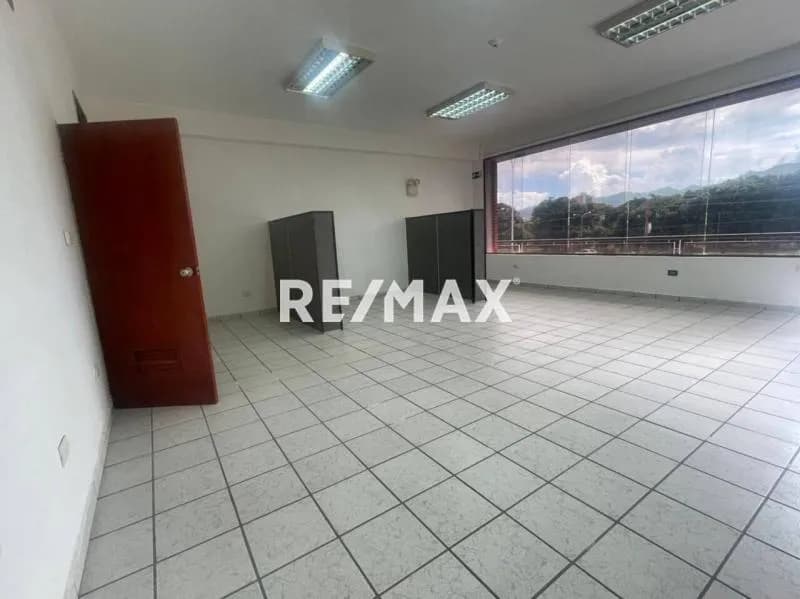 Se Alquila Oficina 65m2 en C.C. El Portico Naguanagua