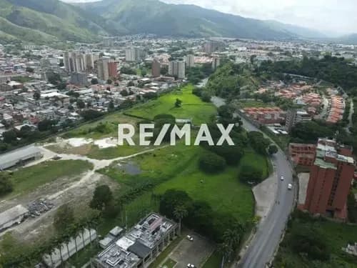 Terreno En La Avenida Interindustrial De La Victoria