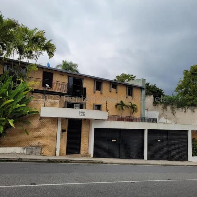 Casa (Multipes Niveles) en Venta en Cumbres de Curumo, Distrito Metropolitano