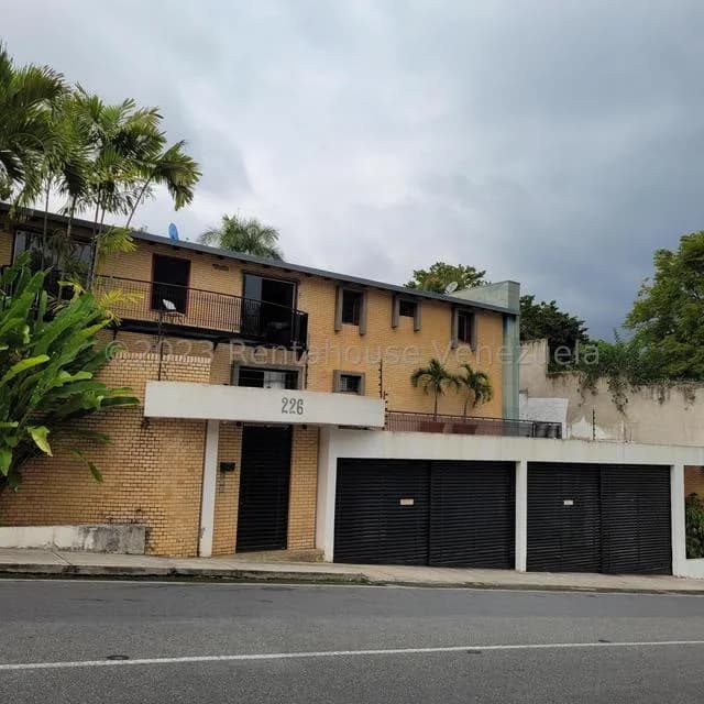 Casa (Multipes Niveles) en Venta en Cumbres de Curumo, Distrito Metropolitano