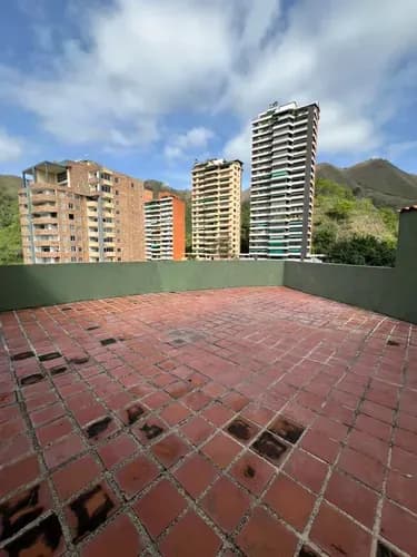 Aristocrático Penthouse De 531 M2 Con Dos Amplias Terrazas, Vista Panorámica, Pozo Propio Y Tres Puestos De Estacionamiento Techados Residencias El Panorama, Urbanización El Parral Kv-dcg