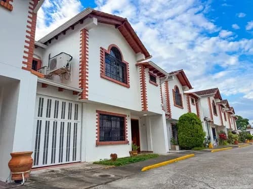 Casa En Venta Ubicada En La Urbanización Portal De Bellavista, Pueblo Nuevo