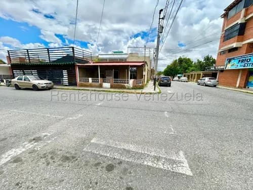 Dennymar, Oportunidad De Inversion Terreno De 147m2 Distribuido En 3 Habitaciones 2 Baños 2 Puestos De Estacionamiento Con Todos Los Servicios Basicos Y Alta Segurdad B5a24000
