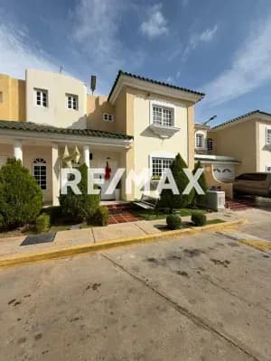 Townhouse en venta Villa Oasis Country III Av. Milagro Norte