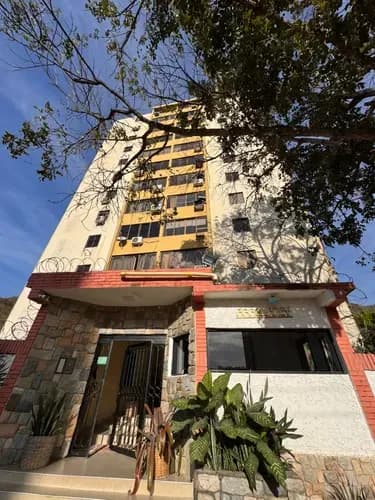 Ez Platinum Apartamento En Mañongo Sector Piedras Pintadas Costa De 92 Mtrs Originalmente 3 Hab Actualmente Modificado A 2 Habitaciones Con A/a 2 Baños Cocina Equipada (sin La Nevera) Área De Lava