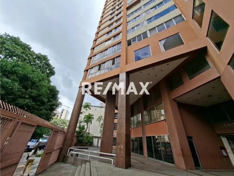 En venta Oficina amoblada en Av Solano, Las Delicias Sab Grande 122M2
