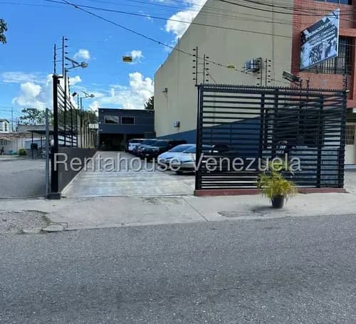 Local Comercial Tipo Concesionario En Venta Centro De Barquisimeto. Carrera 17 / 26-11020 As-en