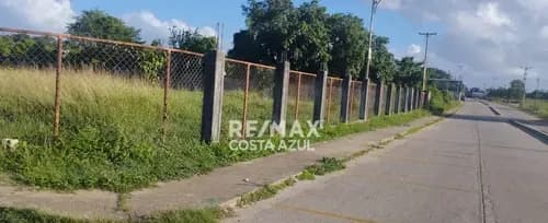 Se Vende Terreno Estratégico De Gran Superficie En La Av. Bolívar. Yaracal. Ponga Su Capital A Trabajar Con La Adquisición De Este Terreno De (2194,138 Mts2), Situado En Una Zona Altamente Transitada