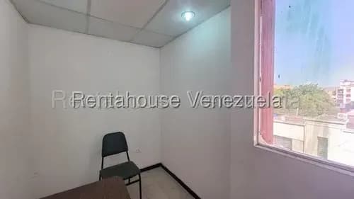 Dennymar, Alquila Atractiva Oficina En Barquisimeto Centro Con Todos Los Servicios Basicos Operativos Con 82m2 En Optimas Condiciones B6a9617.