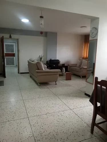 En Venta Apartamento 116m2 En La Avenida Lara, Piso Medio. A1. Solo Clientes
