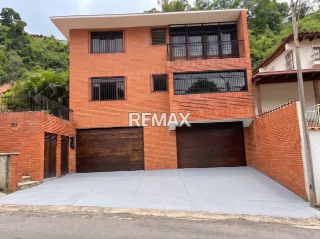 Casa en venta - $300k