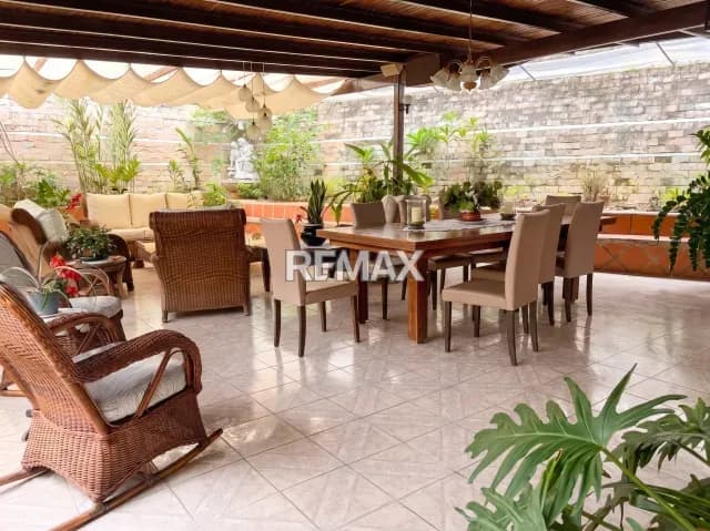 Quinta bifamiliar: nivel superior independiente con gran terraza | Santa Sofía