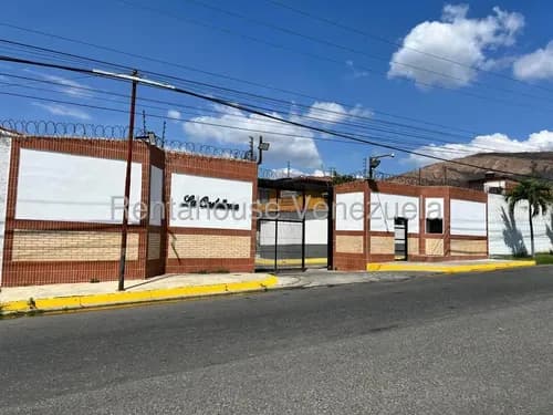 Casa Amplia En Venta En La Castellana En La Victoria Aragua 26-14327 Irrr