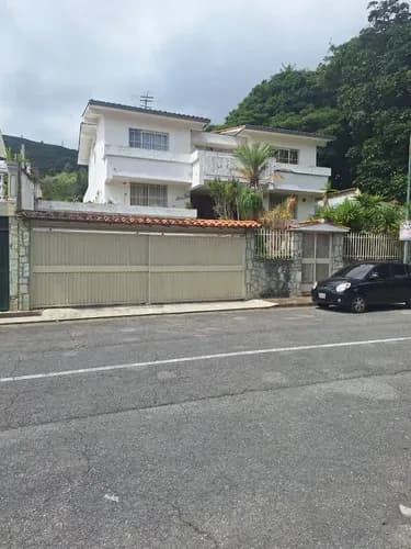 Venta Casa En La Trinidad Calle Cerrada