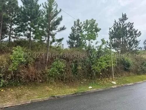 Terreno En Venta. Urb. Alto Hatillo.