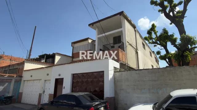ALQUILER EDIFICIO CON LOCAL COMERCIAL A PIE DE CALLE