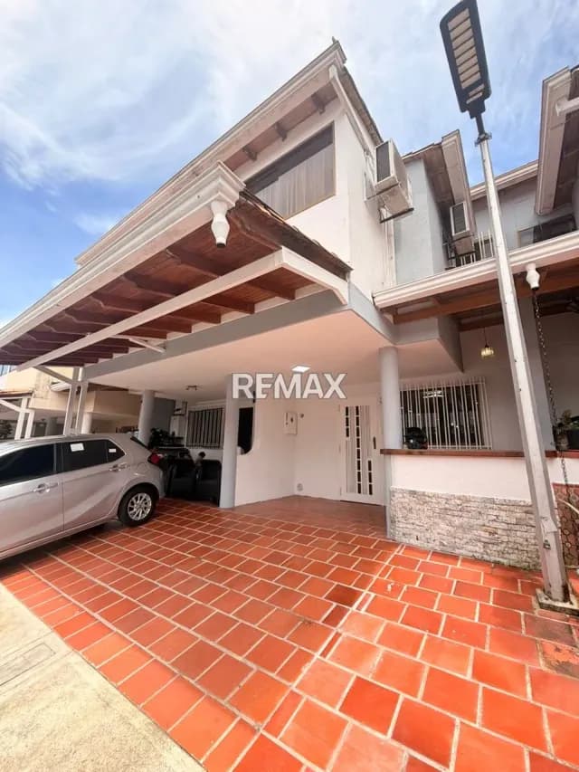 Casa. Alquiler. Pueblo Nuevo