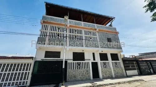Casa Residencial Comercial Con Mas De 600 Metros Urb Privada San Joaquin Turmero Estef 26-18417