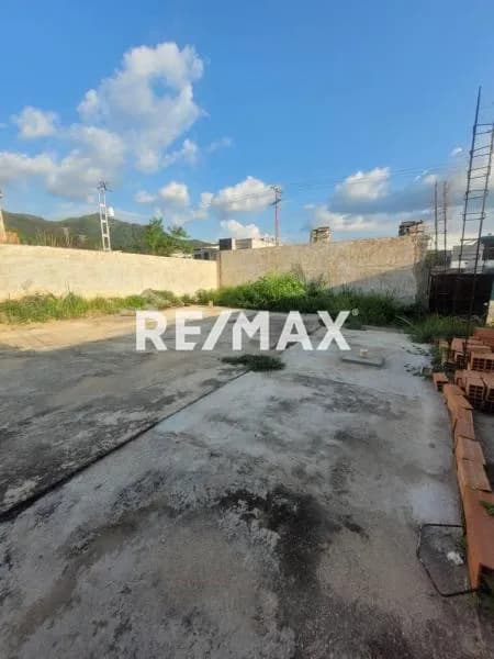 Se vende amplio terreno en Urb. Mañongo, Naguanagua