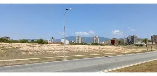 Terreno Av. Romulo Betancourt