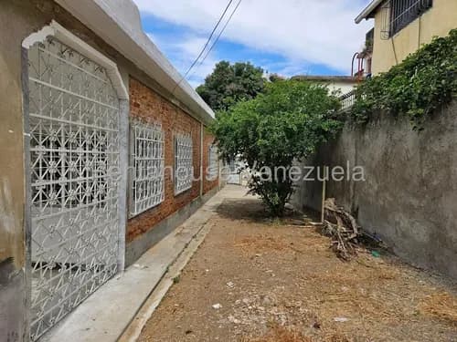 Terreno En Venta. Urb. San Bernardino. 26-16540 Neyla Cedeño.