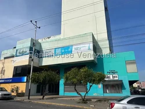 Maritza Lucena Alquila Cómoda Y Amplia Oficina En Centro-este De Barquisimeto, Cód. 26-11496, Fresca E Iluminada, Lista Para Ser Ocupada.