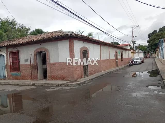 VENDO CASA COMERCIAL EN QUIBOR