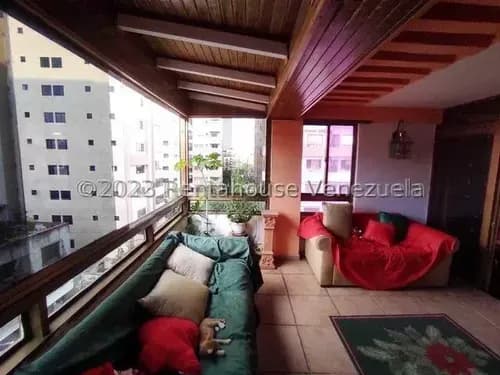 Jip 25-15649. Rentahouse Vende Penthouse Duplex De 221 Mts2, 3 Habitaciones, 4 Salas De Baños, 3 P/e Y Maletero. En Urb La Soledad, Maracay