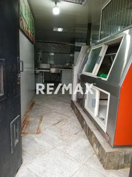 Ofrece en venta: Casa Comercial