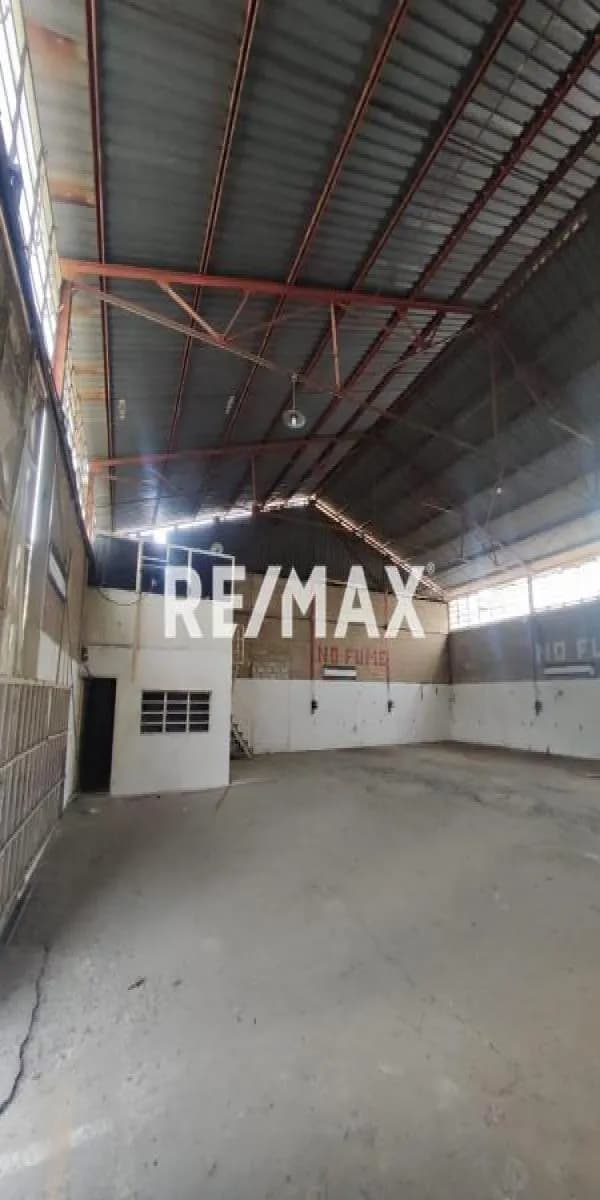 Venta de Complejo de 3 Galpones de 1353 metros cuadrados ubicado en la Avenida Intercomunal Maracay Turmero