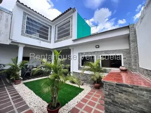 Se Vende Moderno Townhouse De Impecables Acabados Conjunto Privado La Morita I, Villas Tropicales 26-6917 Hc