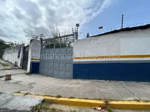 Buscas Terreno En Caracas En Zona Exclusiva Para Invertir? Este Terreno Es Para Ti!! 25-20056