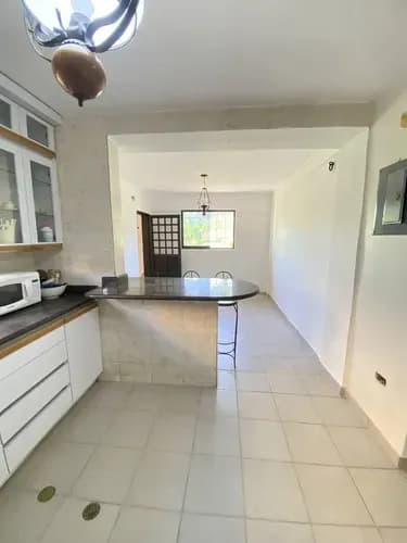 Se Vende Towhouse En La Urbanización Mañongo. Áreas Verdes En La Parte De Atrás (guarda Y Custodia). Naguanagua.