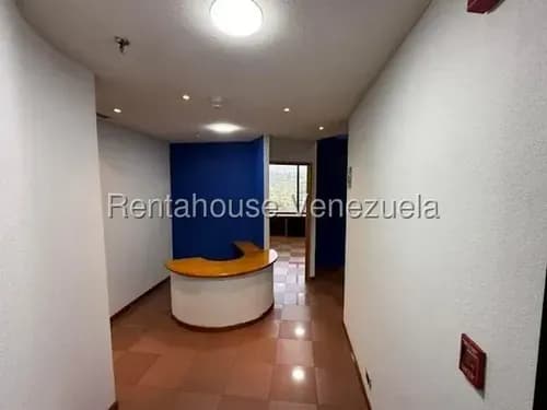 Espectacular Oficina Impecable Destaca Por Su Impresionante Vista Al Ávila Y Un Diseño Funcional Listo Para Ocupar
