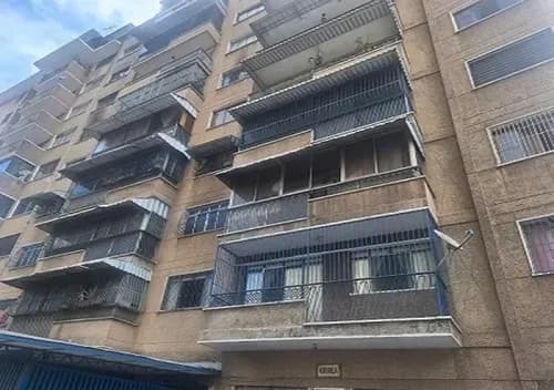 Ubicación De Fácil Acceso: Oficina En Alquiler En Los Cortijos ¡ Negociable ! Rg