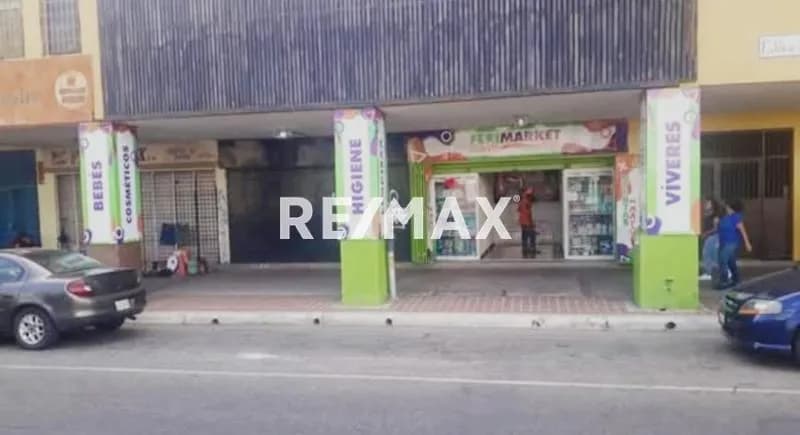 EN ALQUILER LOCAL COMERCIAL A PIE DE AVENIDA EN LA AV LAS FERIAS
