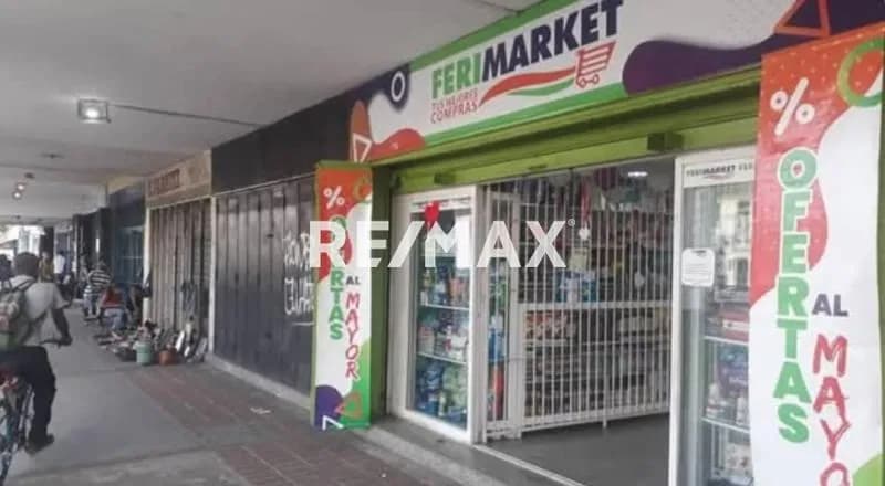 EN VENTA LOCAL COMERCIAL A PIE DE AVENIDA EN LA AV LAS FERIAS