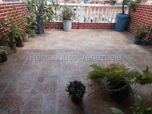 (cliente Directo) Venta 26-2194 Espectacular Edificio De 6 Niveles Con Terraza, Dentro De Los Cuales Se Encuentran 5 Apartamentos