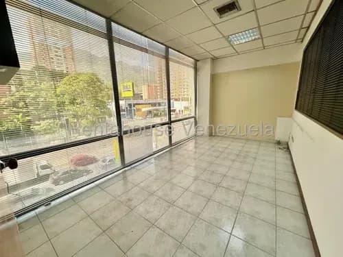 Estupenda Oficina Lista Para Mudarse De 58 M2 Donde Su Ubicación Diagonal Al Daka De La Av. Rómulo Gallegos Es Su Mayor Atractivo