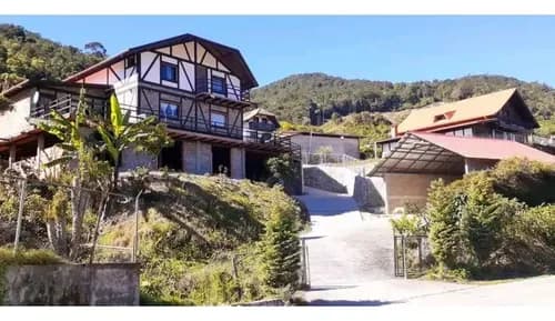 Venta Casa Tipo Chalet Con Galpón Y Terreno Colonia Tovar