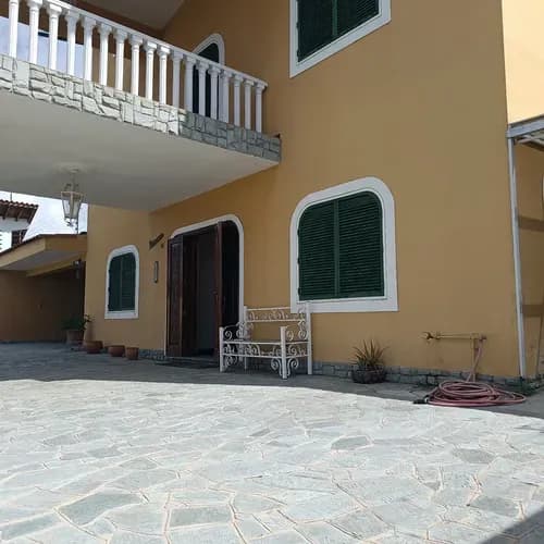 Venta Casa En Urb. Privada Club De Campo San Antonio De Los Altos, Semi-amueblada Y De Lujo (la Redoma Ib)