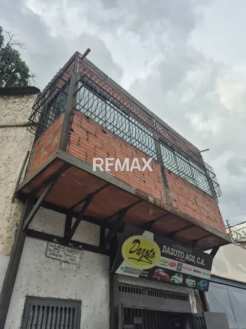 SE VENDE LOCAL COMERCIAL Y FONDO DE COMERCIO VENTA DE REPUESTOS EN SANTA ROSALIA, PRADOS DE MARIA CENTRO.