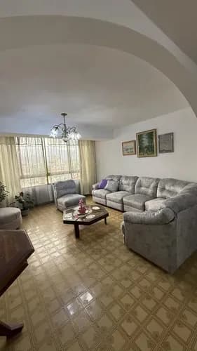 Descubre Este Espacioso Apartamento En Venta Que Cuenta Con Tres Cómodas Habitaciones Y Dos Baños. La Amplia Sala Y El Comedor Ofrecen Un Ambiente Perfecto Para Compartir Con Familia Y Amigos.
