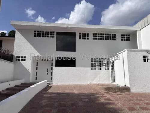 Encantadora Casa Remodelada En Venta. El Cafetal Yg 26-15188 Ll