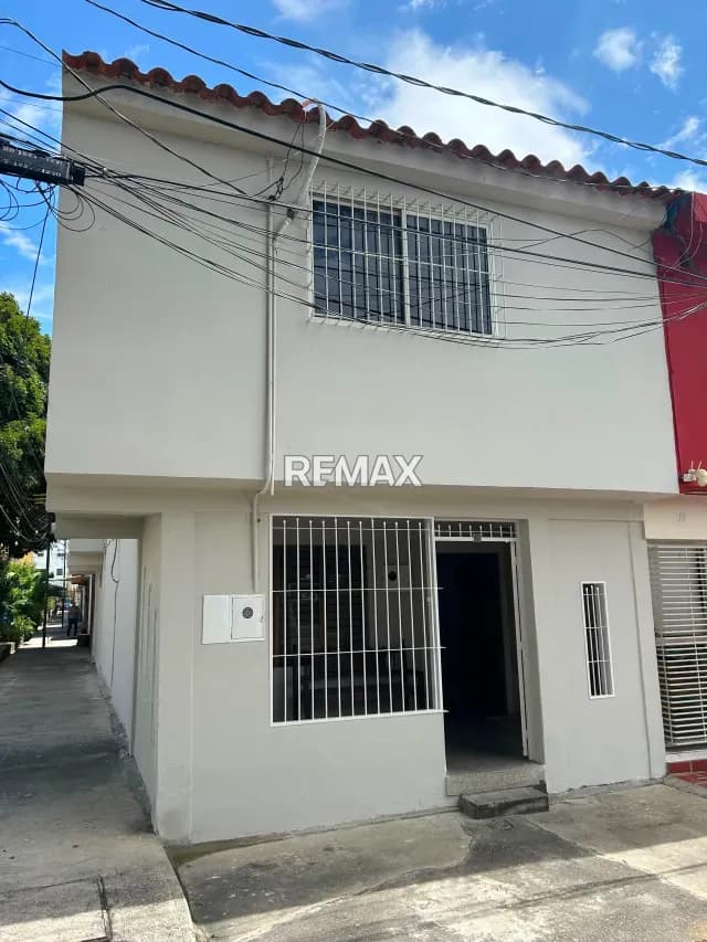 En Venta Casa de dos plantas Ubicada en Urb Antonio José de sucre