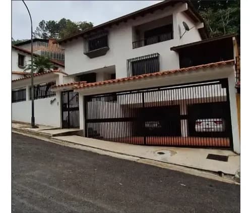 Exclusiva Casa A Pocos Metros Del Cc Los Naranjos Caracas